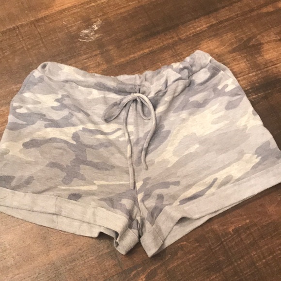Newbury Kustom Pants - Camo shorts